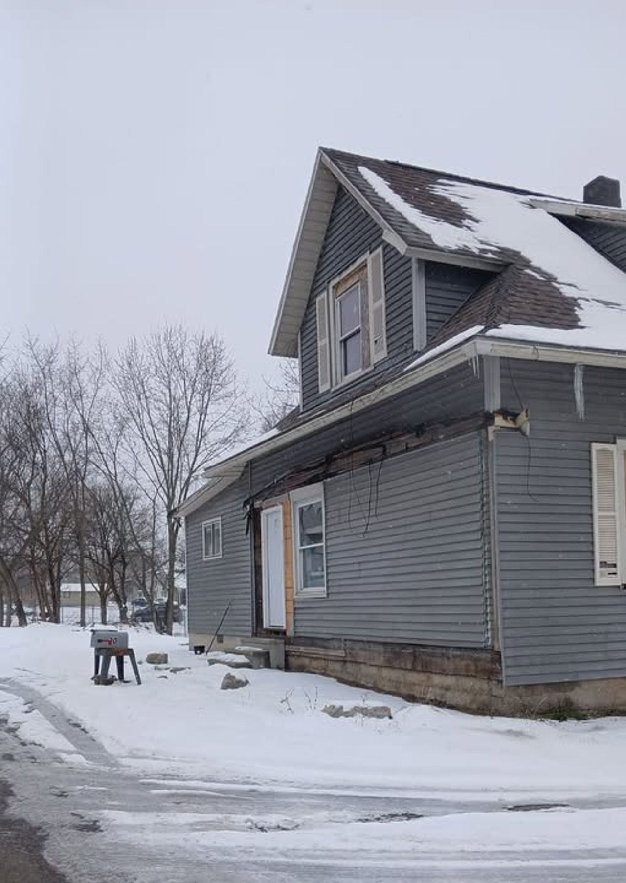 listing, photo 1