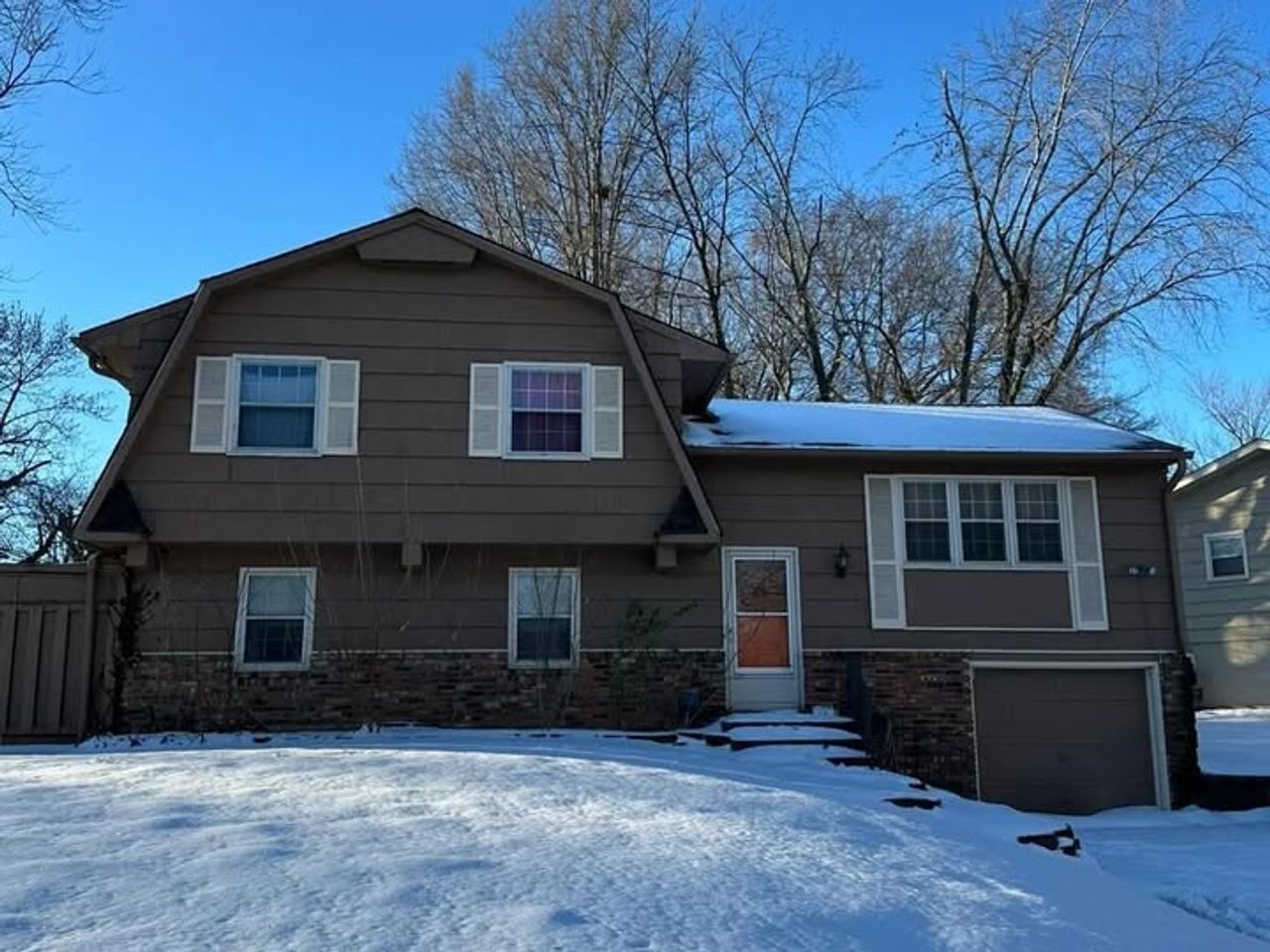 listing, photo 1