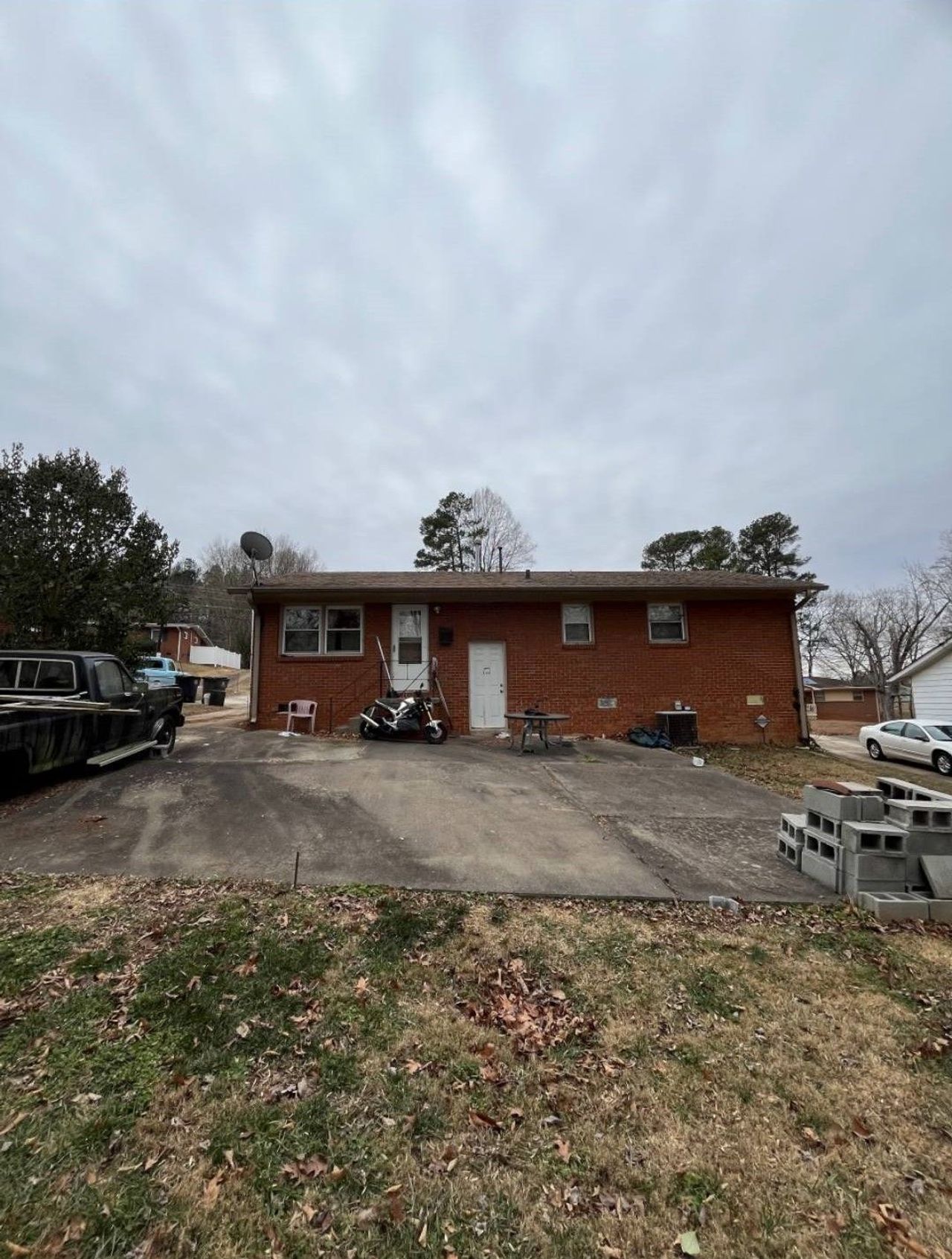 listing, photo 1
