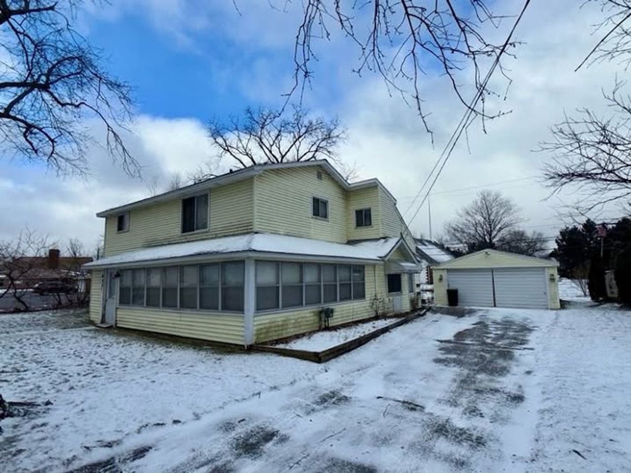 listing, photo 1