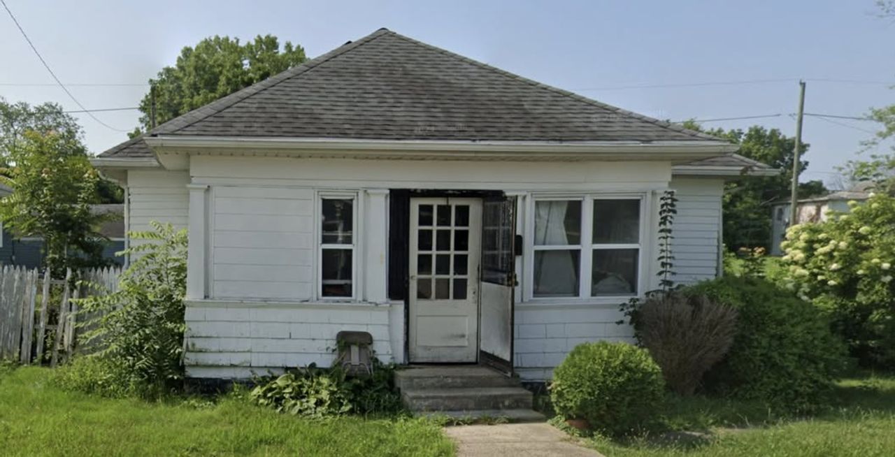 listing, photo 1