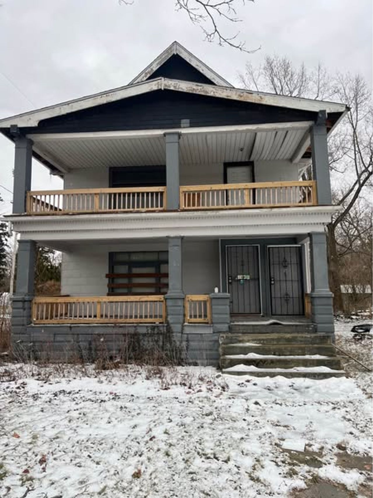 listing, photo 1