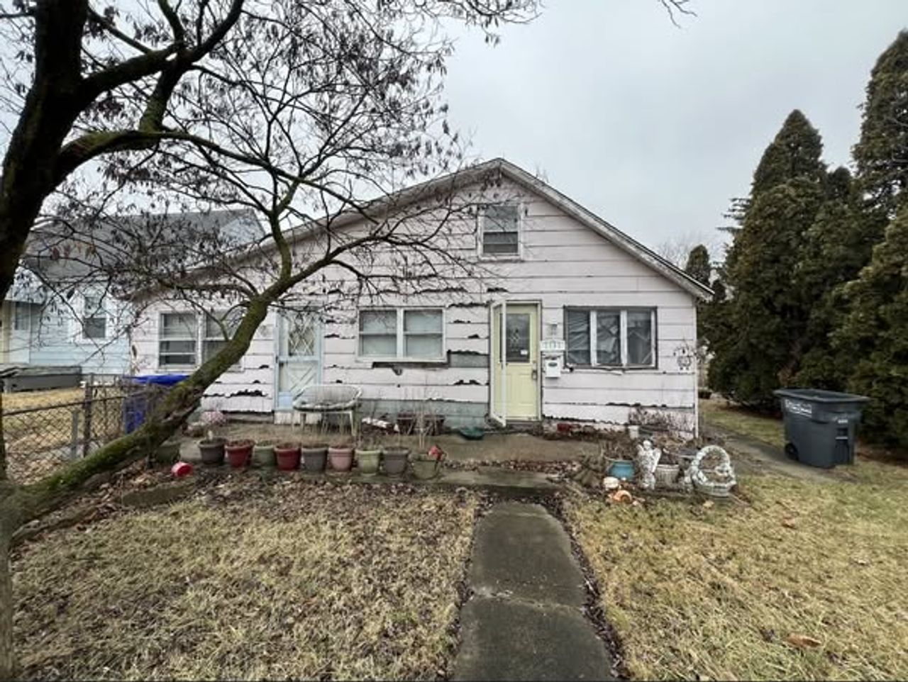 listing, photo 1