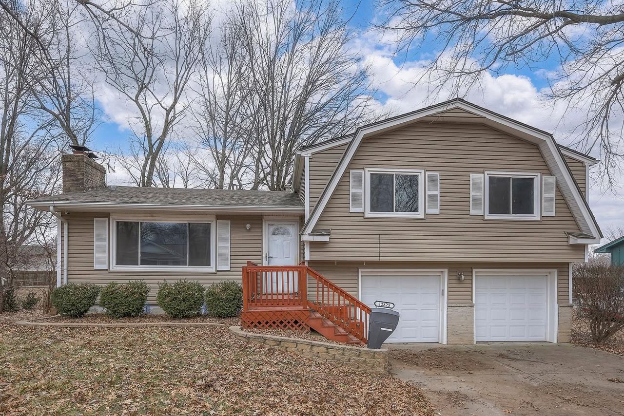 listing, photo 1