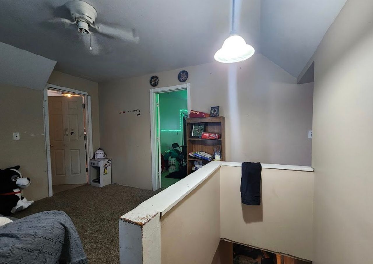 listing, photo 1