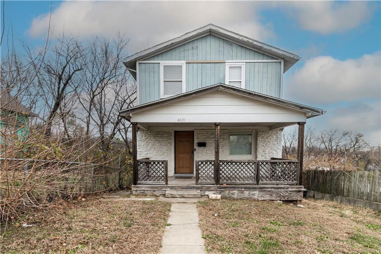 listing, photo 1