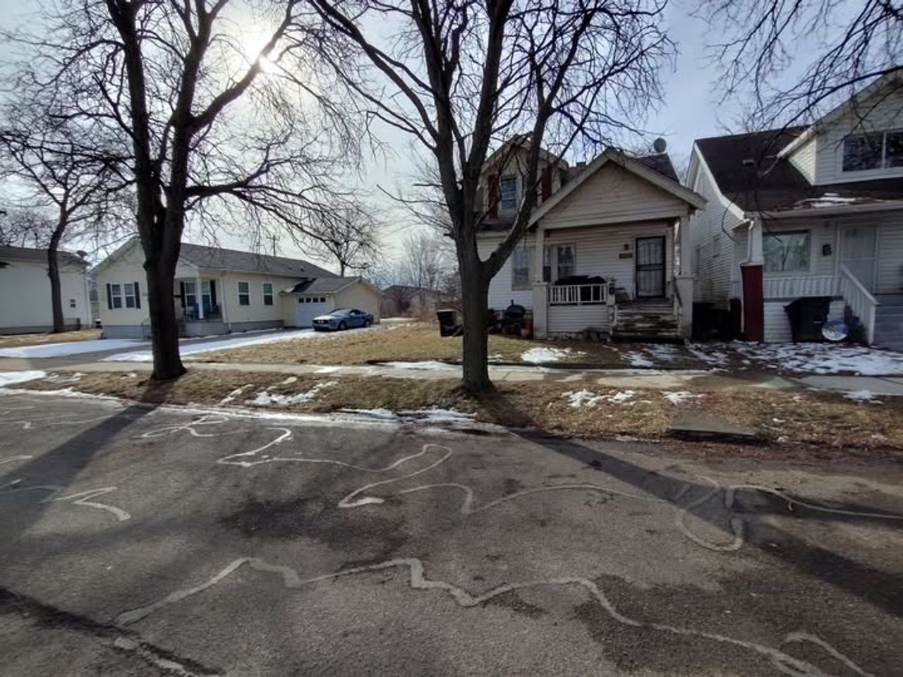 listing, photo 1