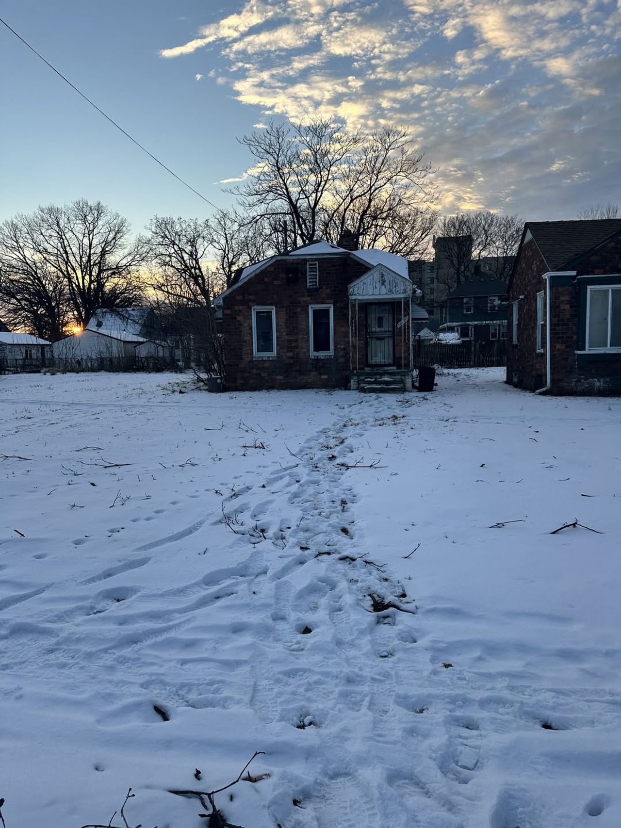 listing, photo 1