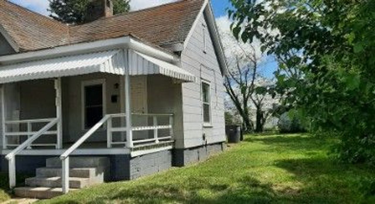 listing, photo 1