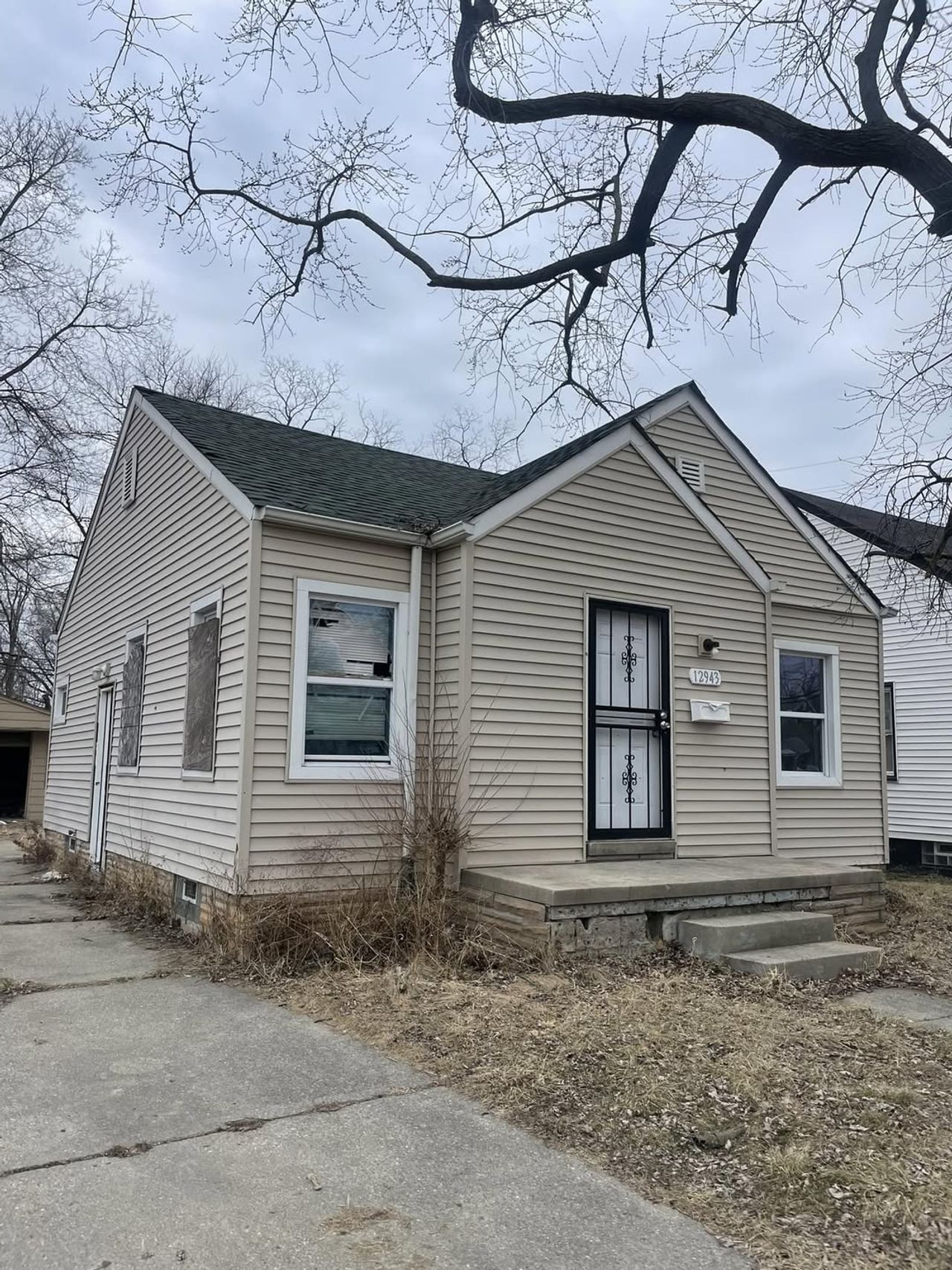 listing, photo 1