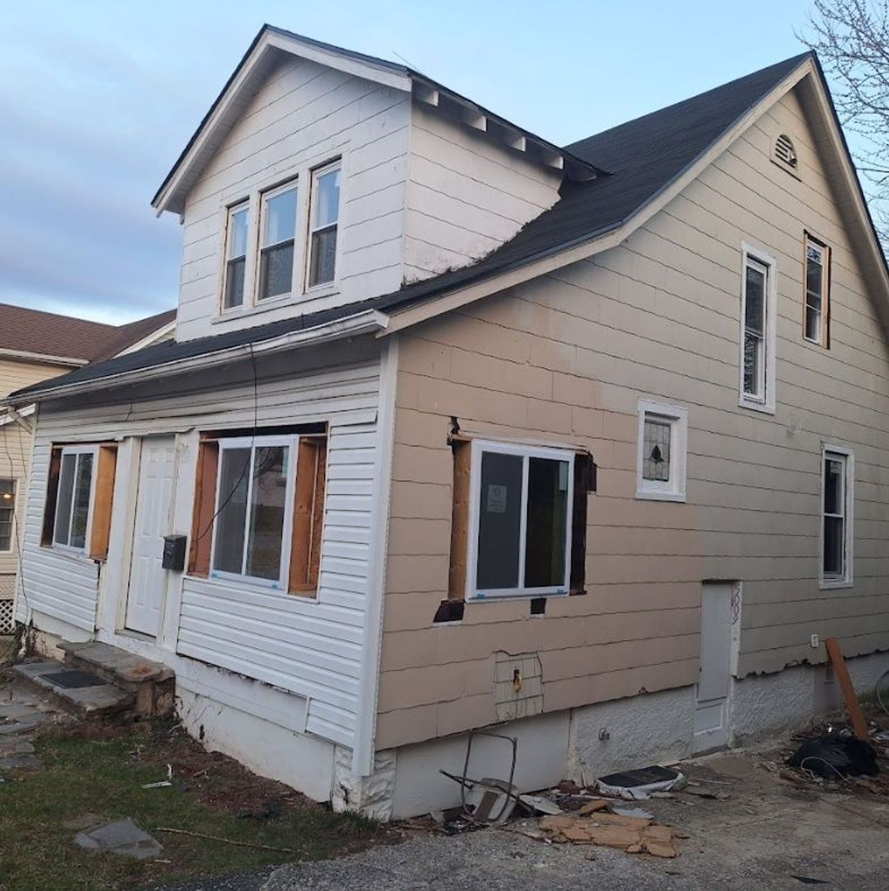 listing, photo 1