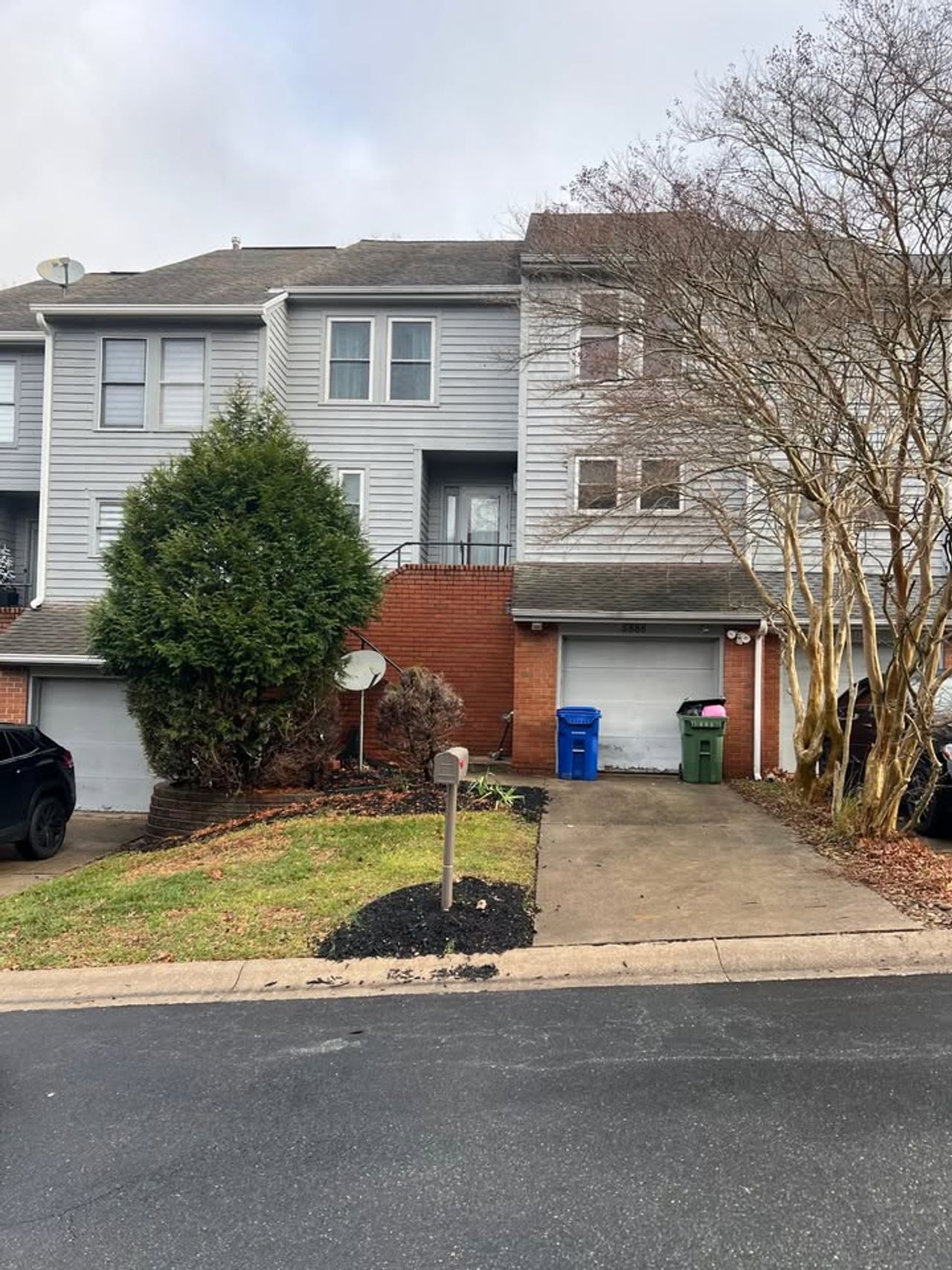 listing, photo 1