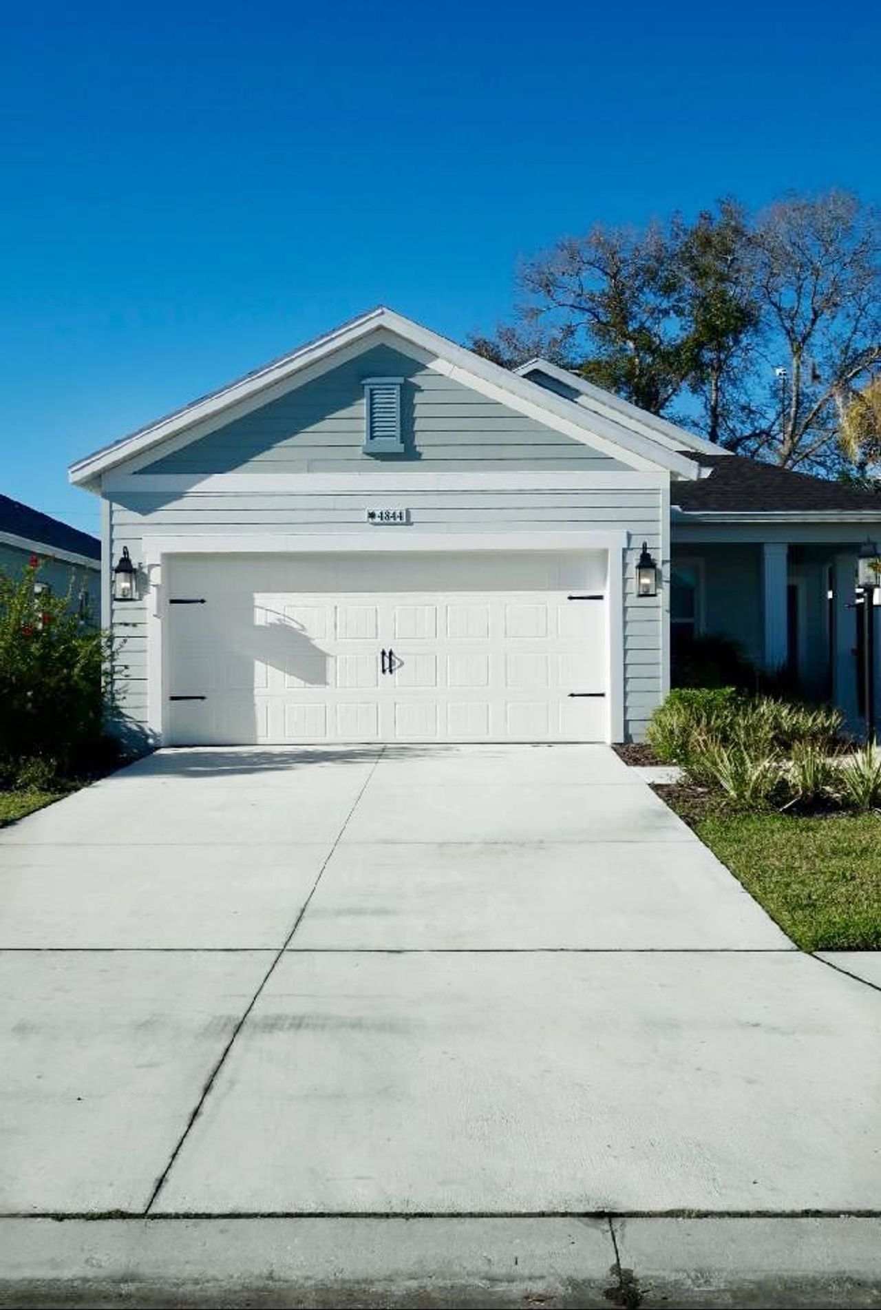 listing, photo 1