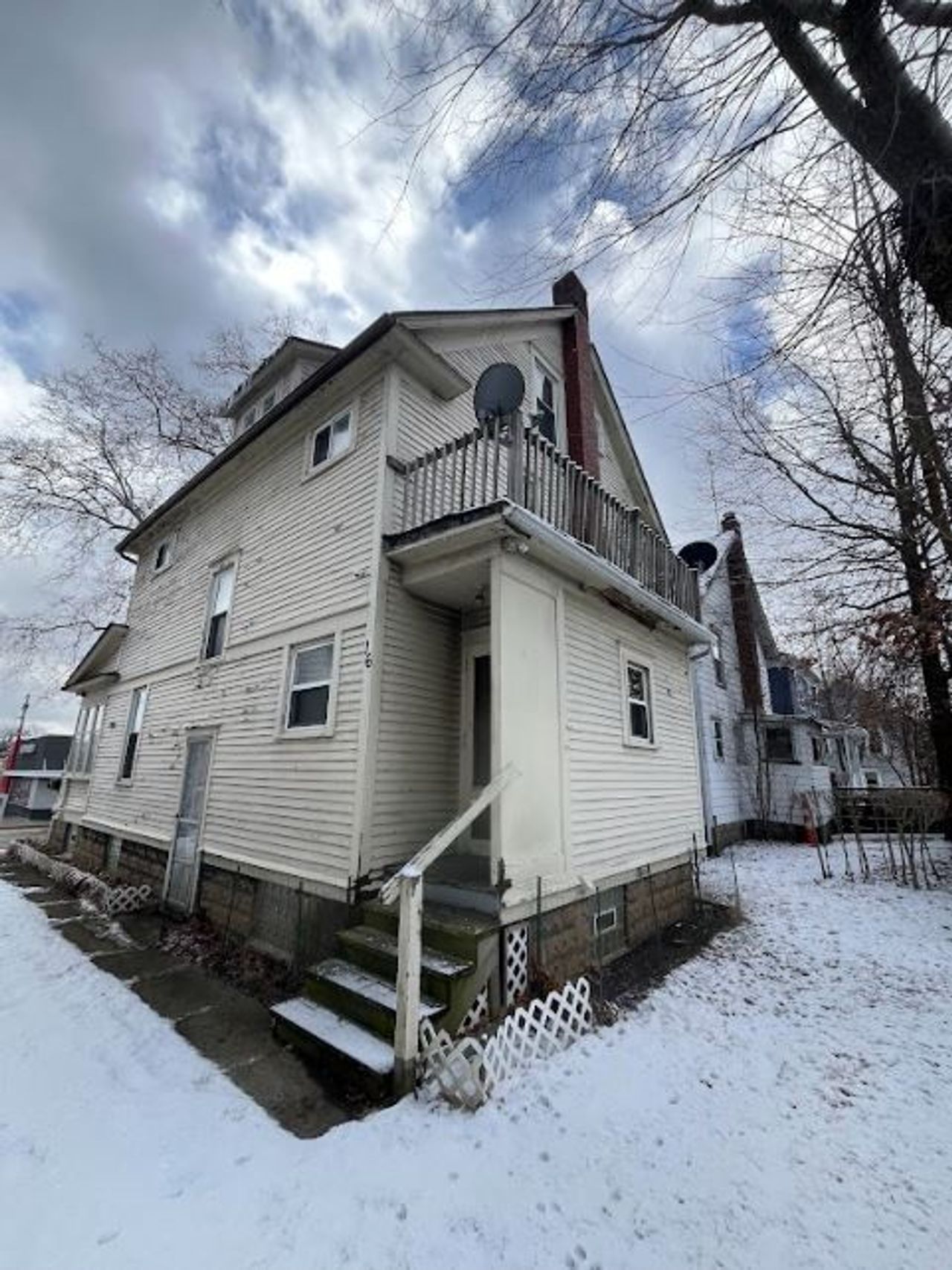 listing, photo 1
