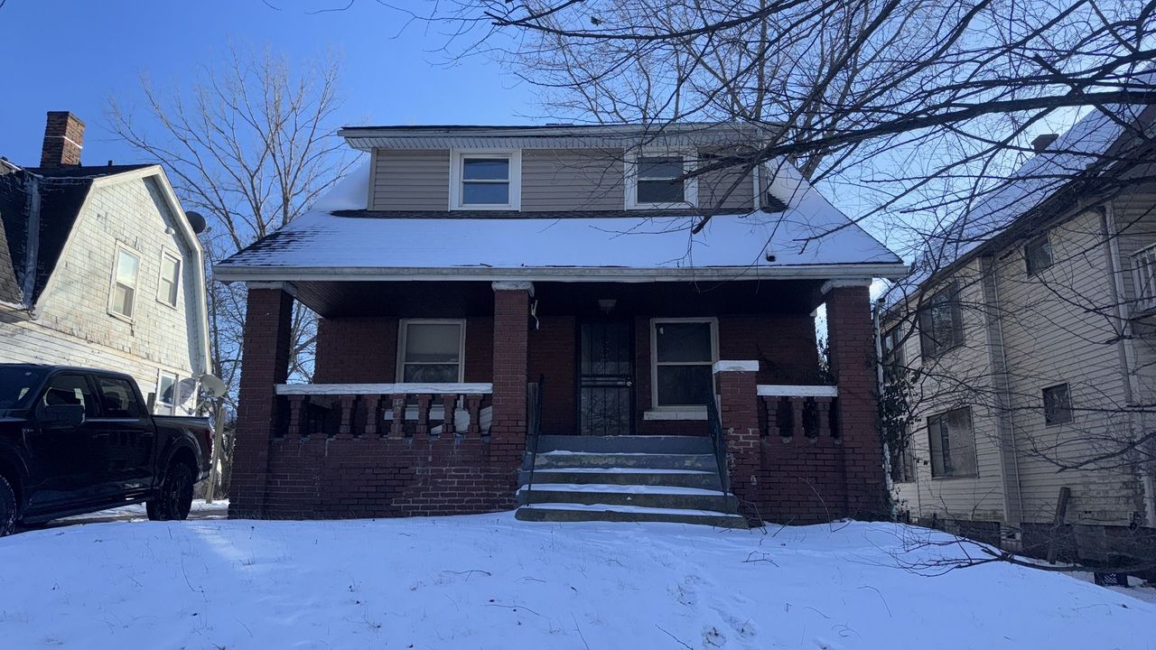 listing, photo 1