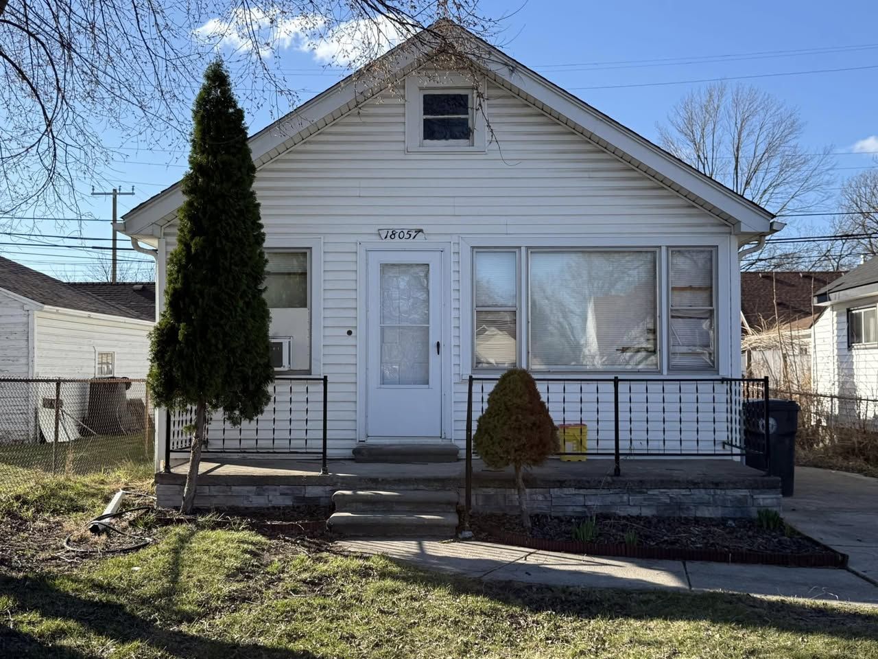 listing, photo 1