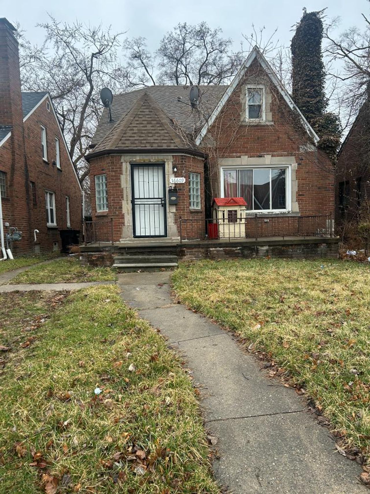 listing, photo 1