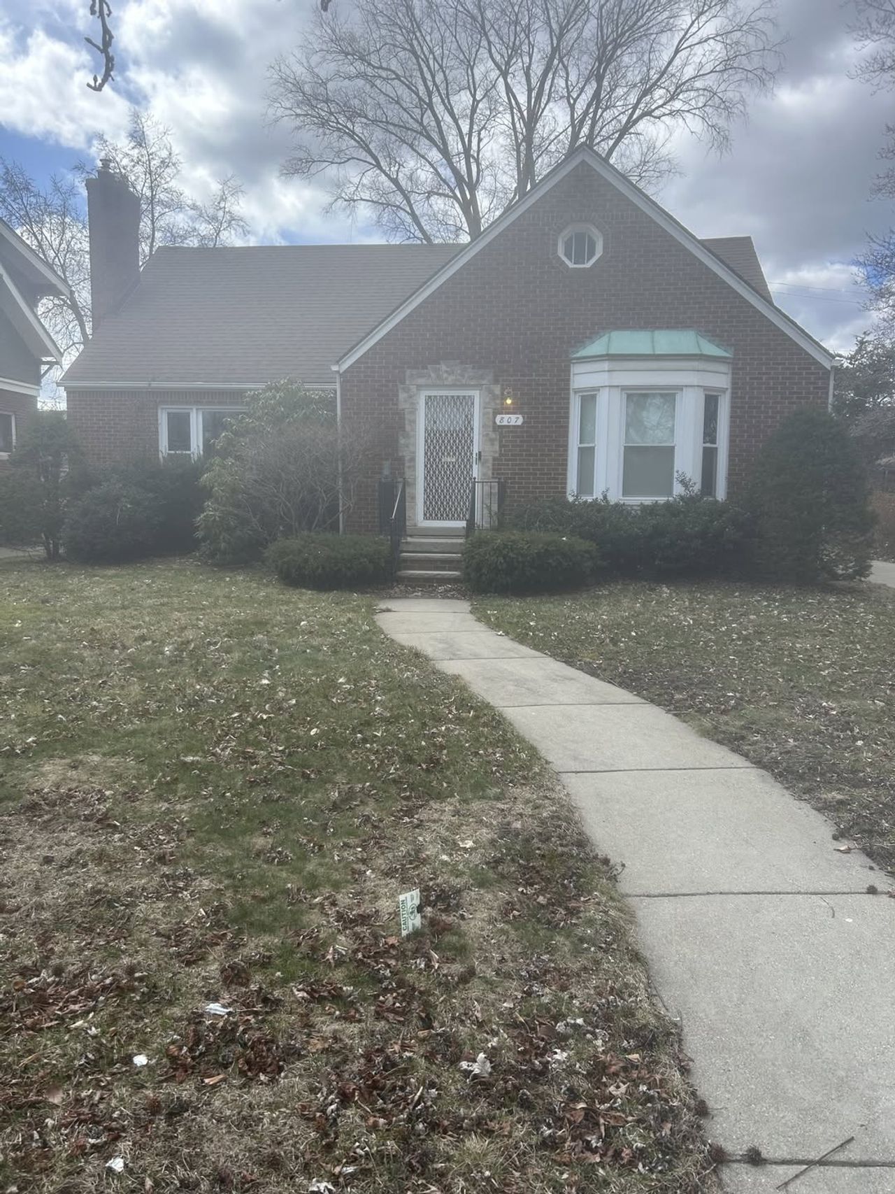 listing, photo 1