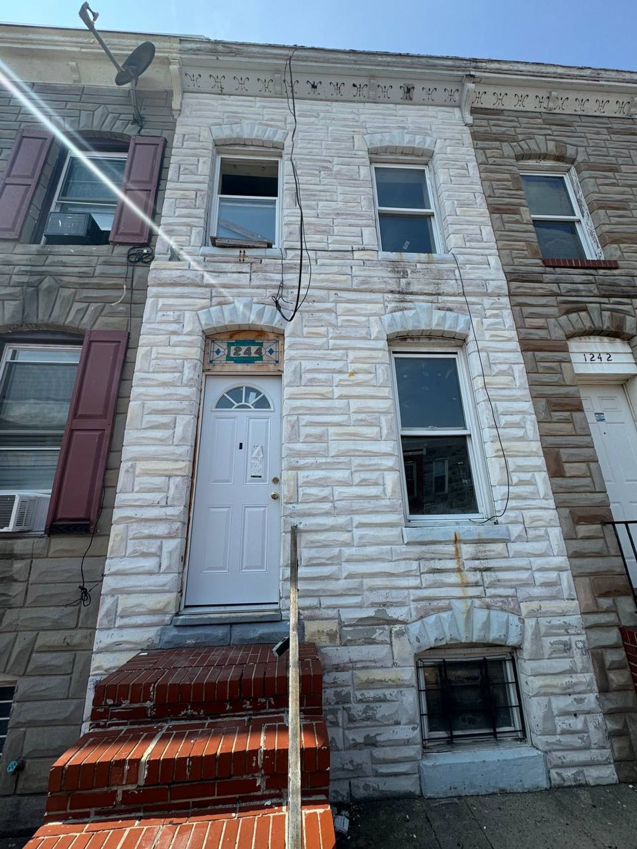 listing, photo 1