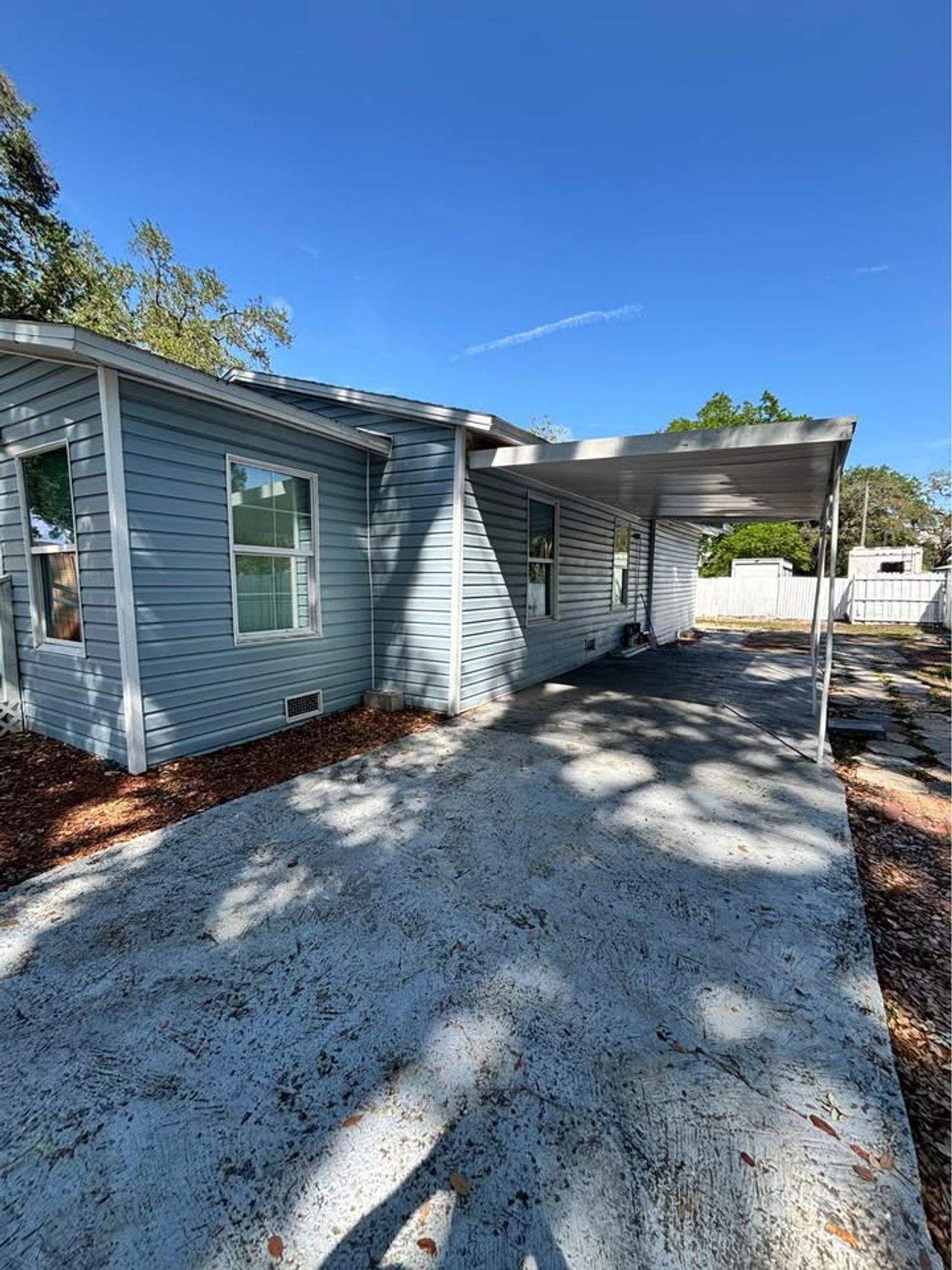 listing, photo 1