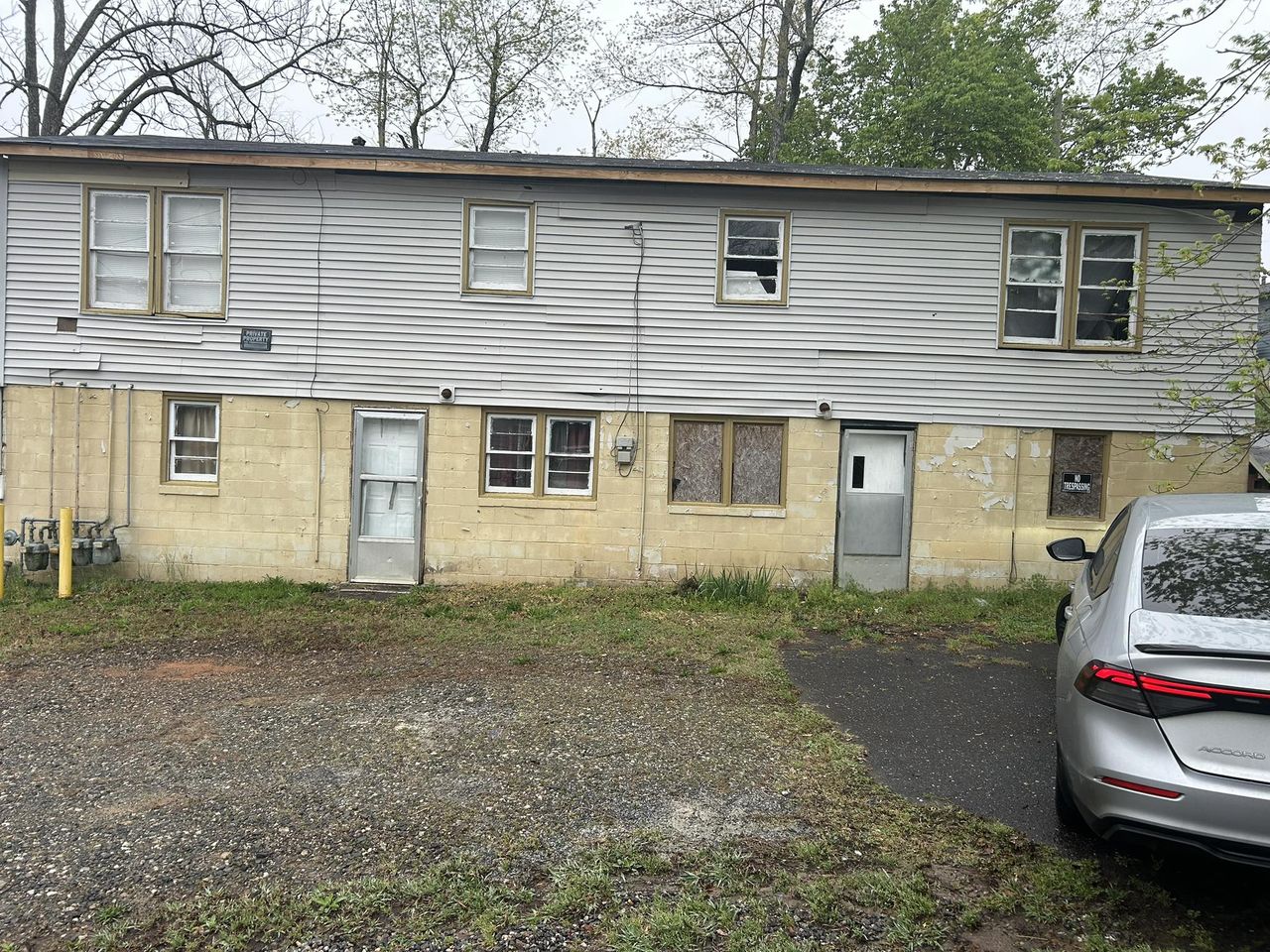 listing, photo 1