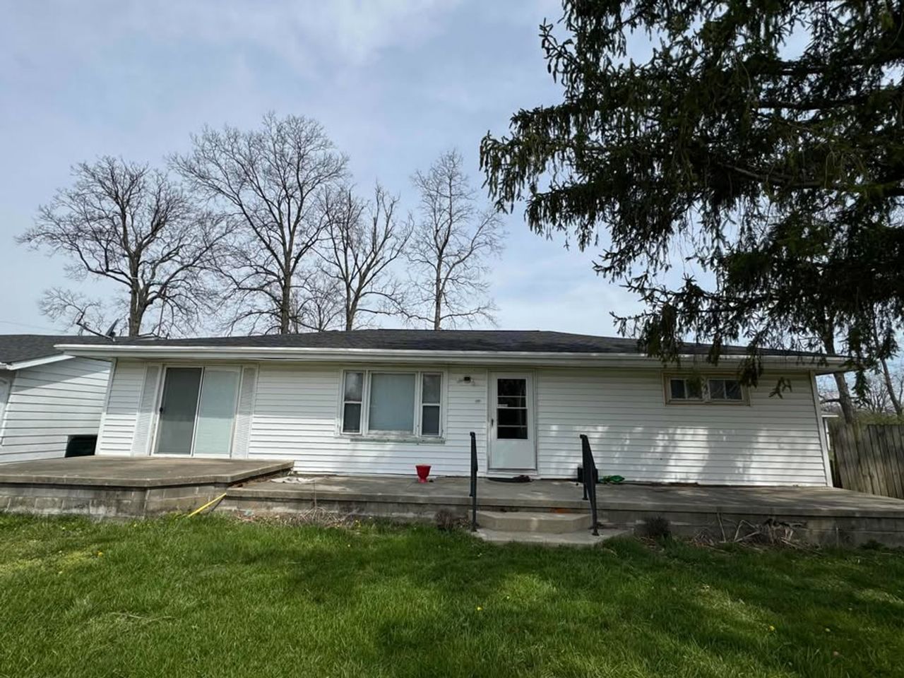 listing, photo 1