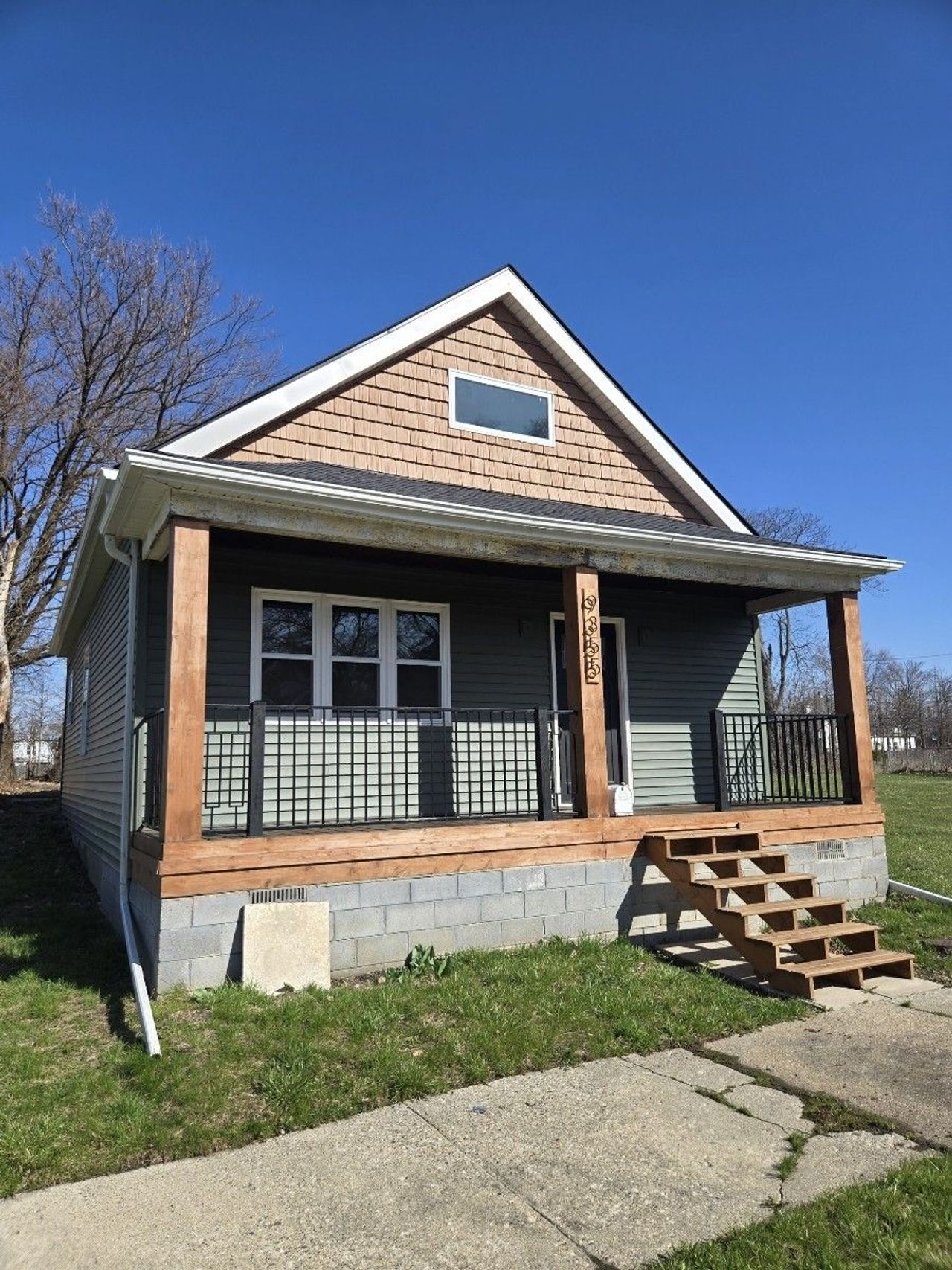 listing, photo 1