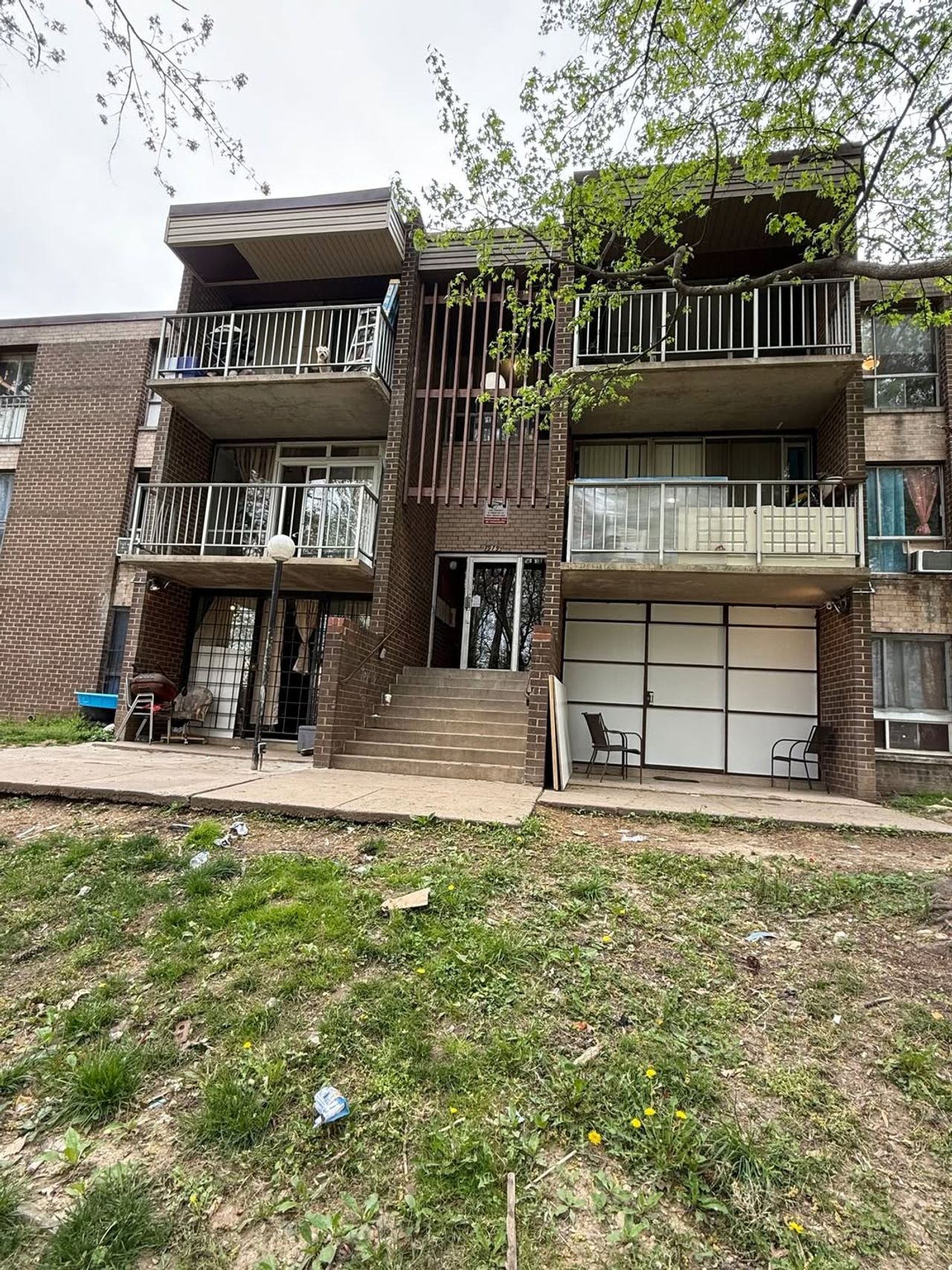 listing, photo 1