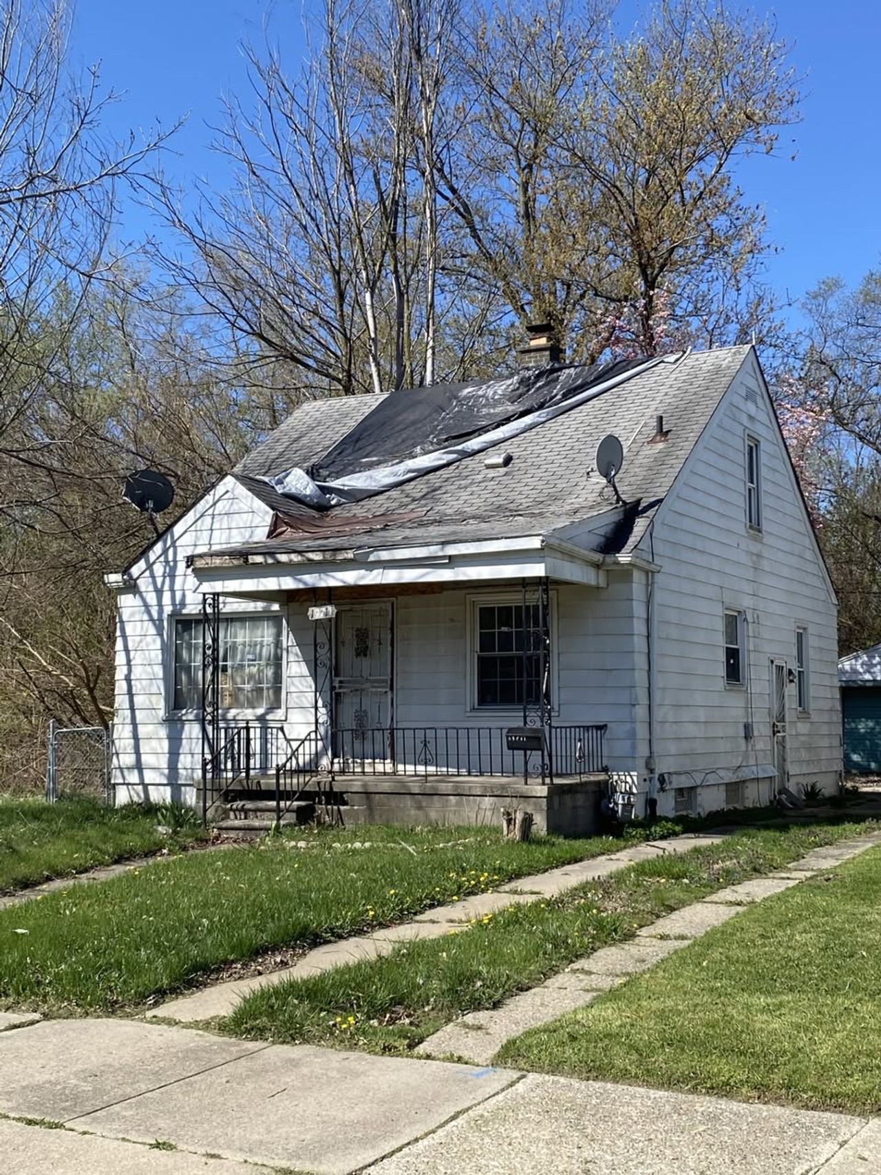 listing, photo 1