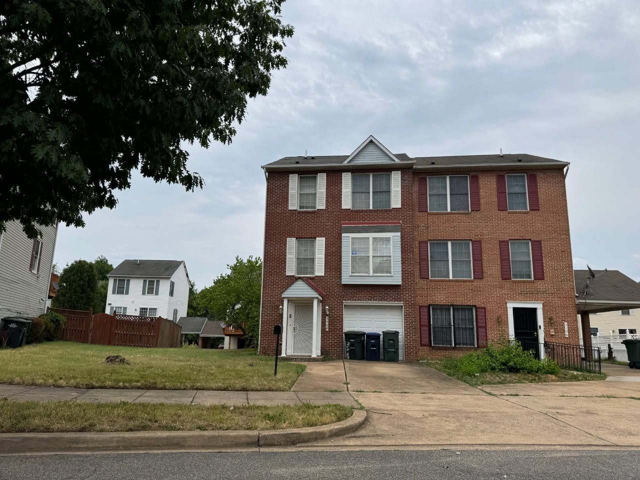 listing, photo 1