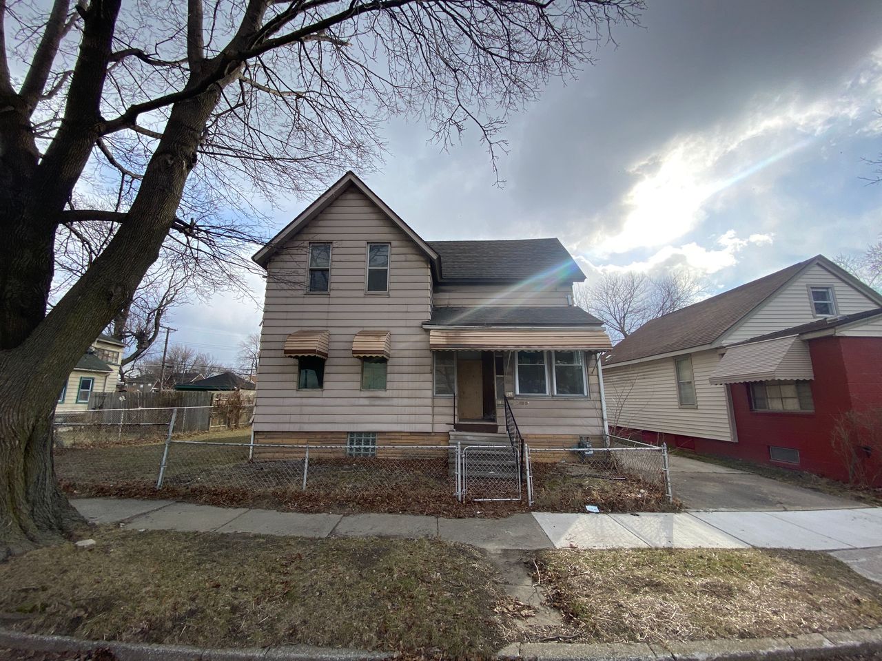listing, photo 1