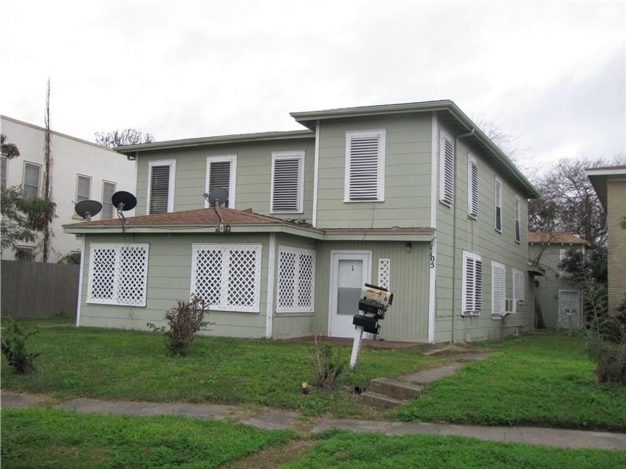 listing, photo 1