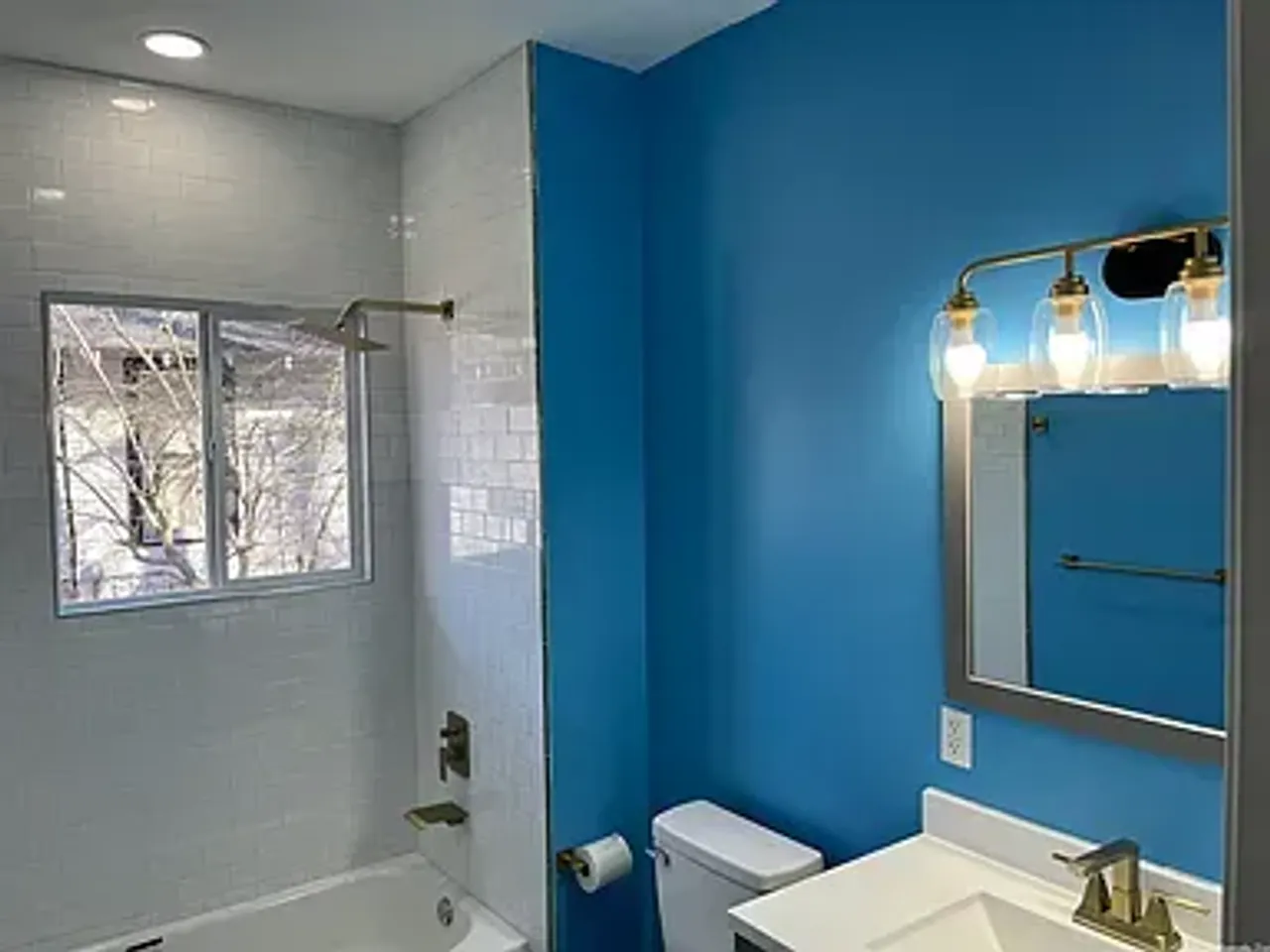 listing, photo 1