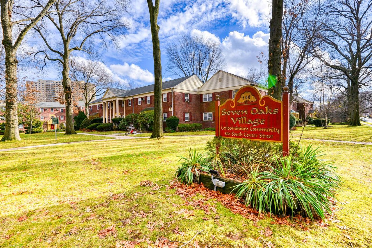 listing, photo 1