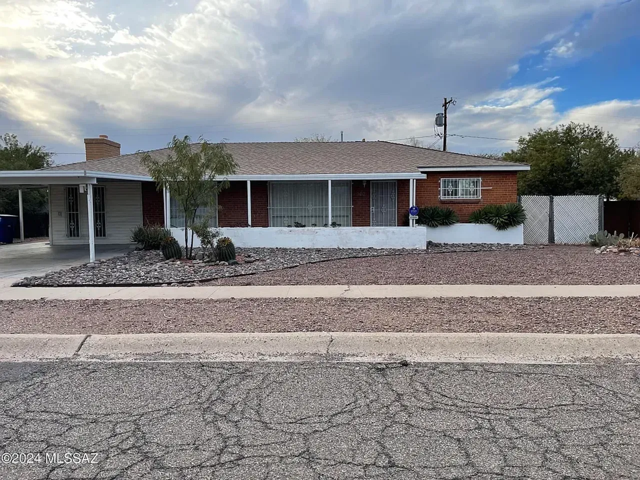listing, photo 1