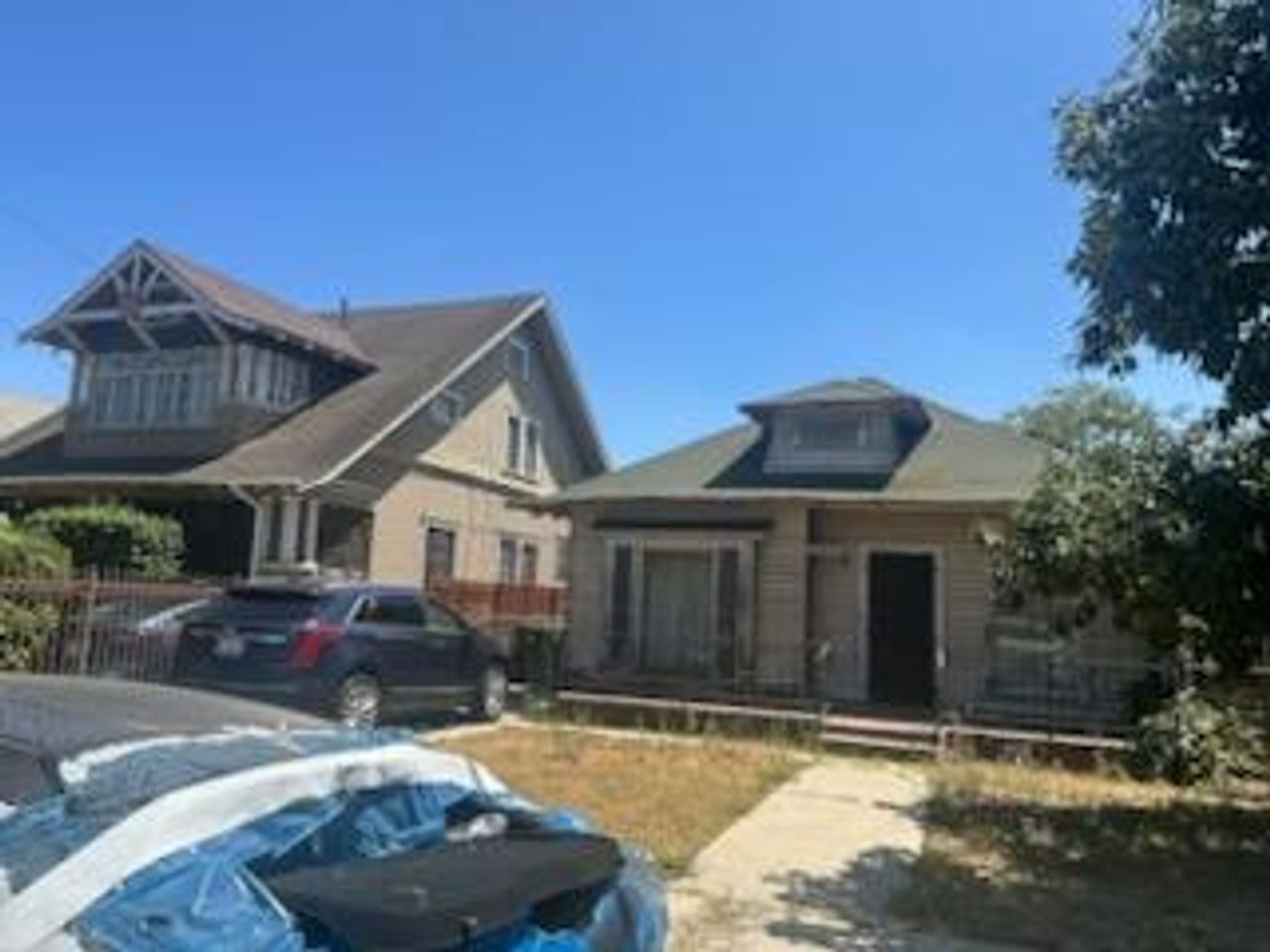listing, photo 1