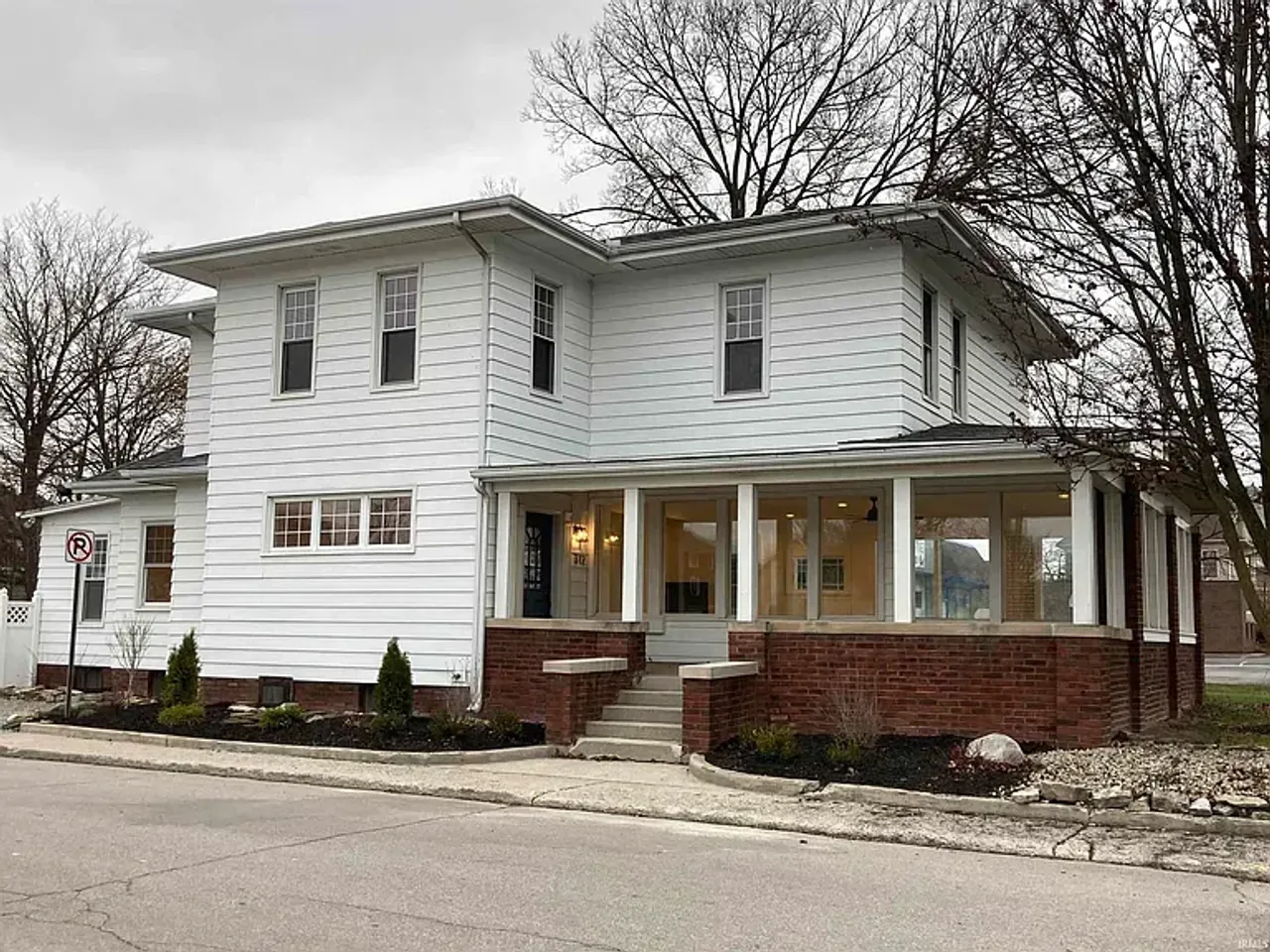 listing, photo 1