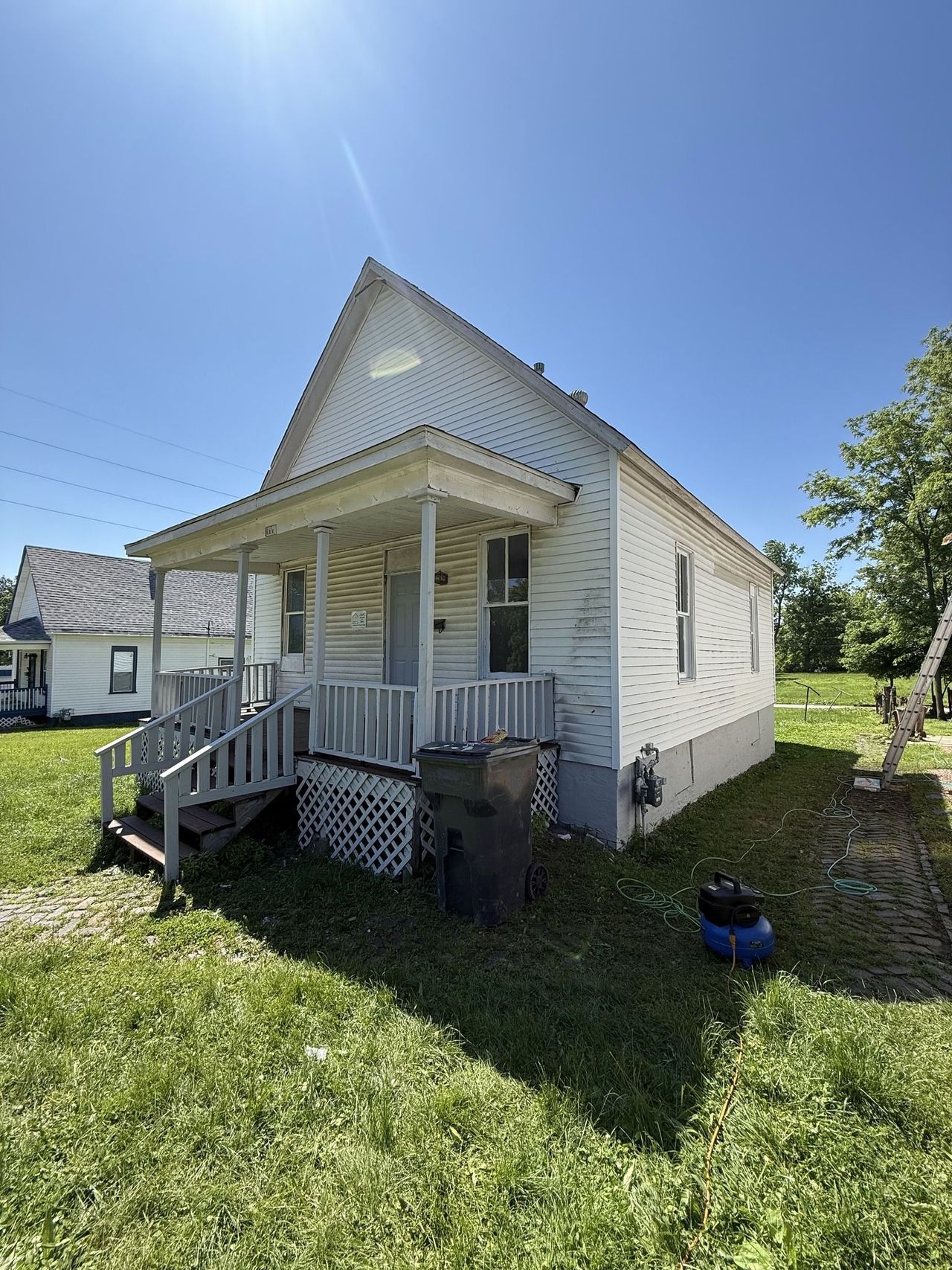 listing, photo 1