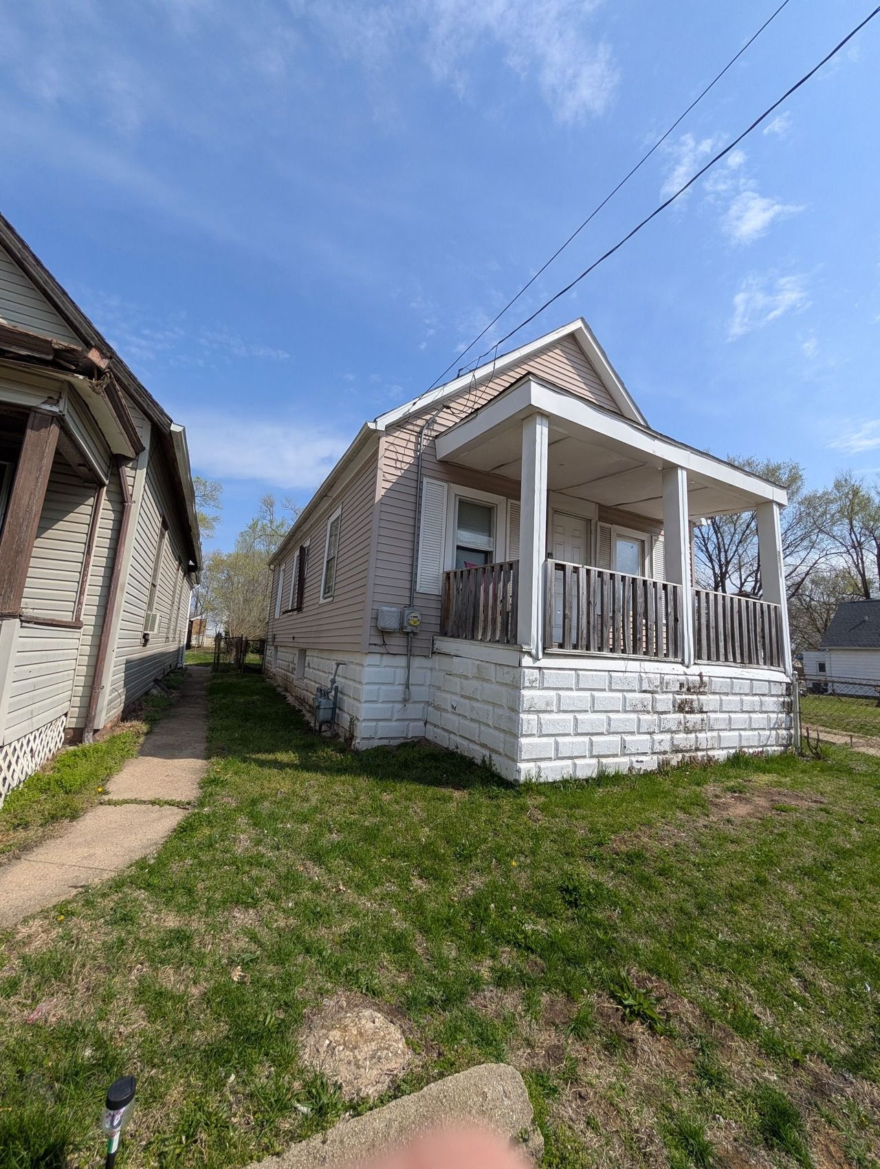 listing, photo 1