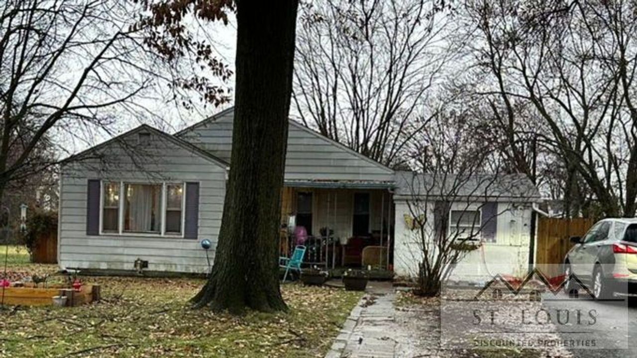 listing, photo 1
