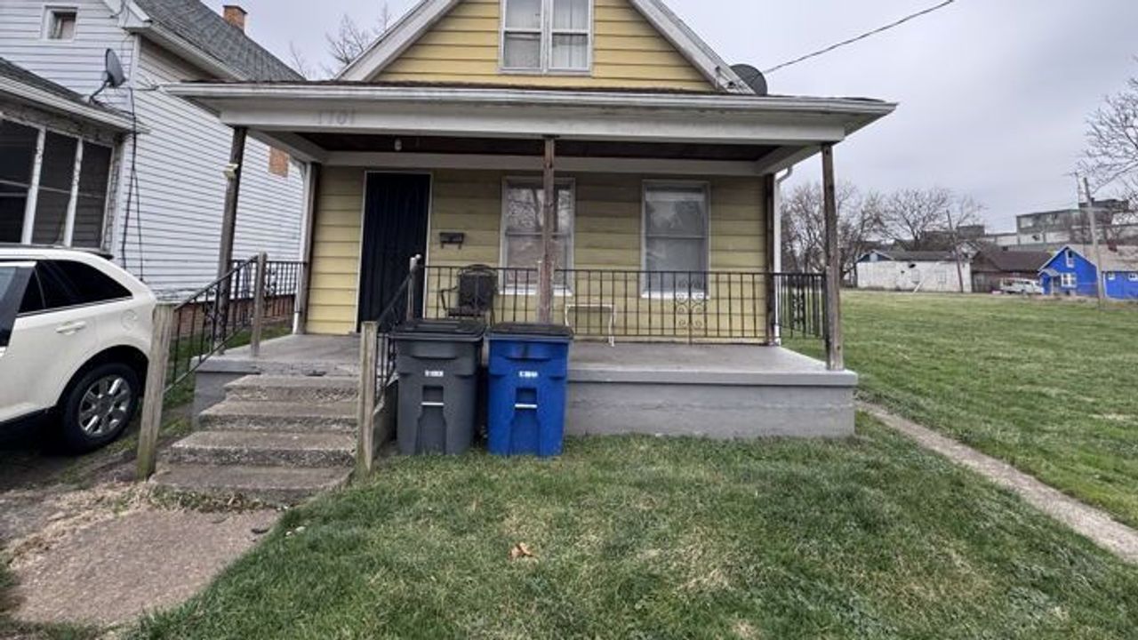 listing, photo 1