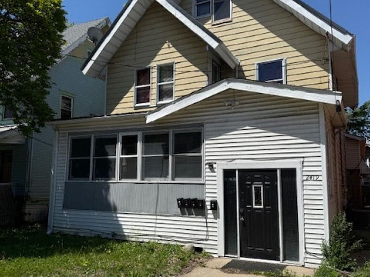 listing, photo 1