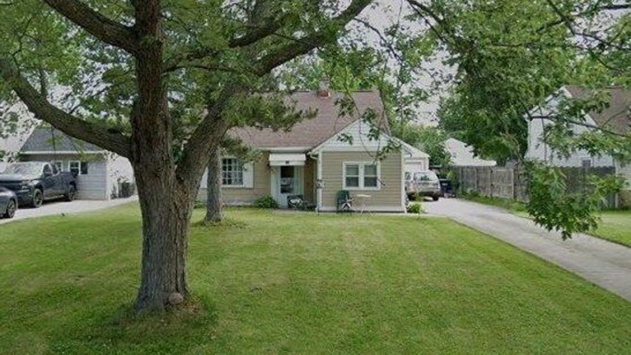 listing, photo 1