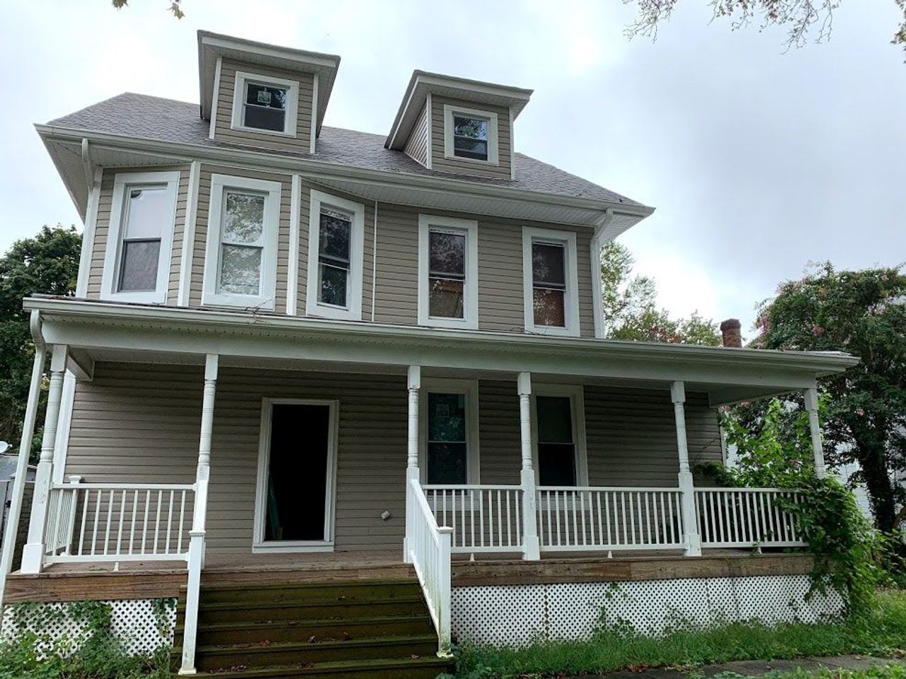 listing, photo 1