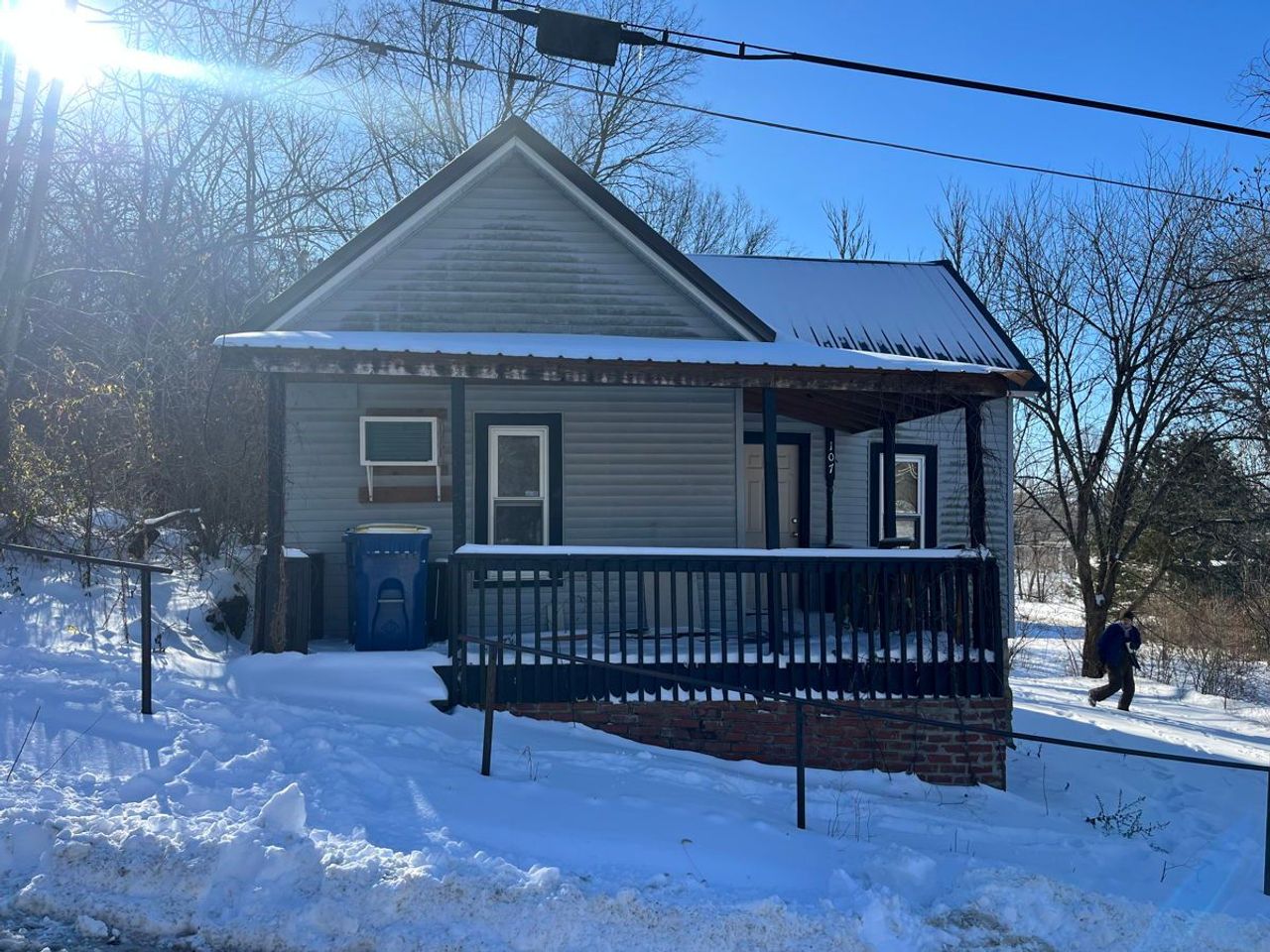 listing, photo 1