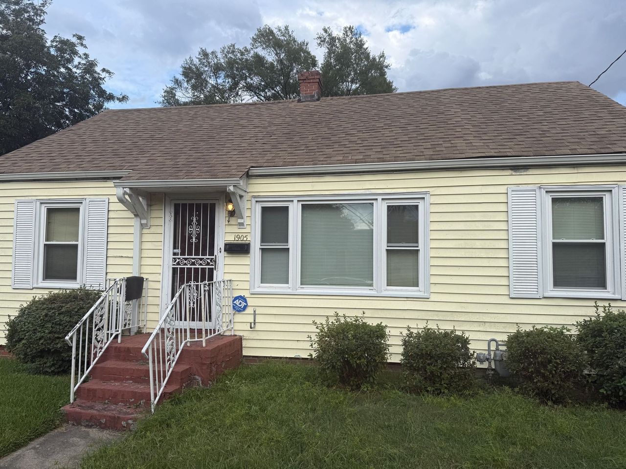 listing, photo 1