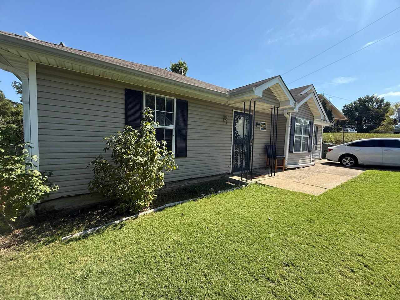 listing, photo 1