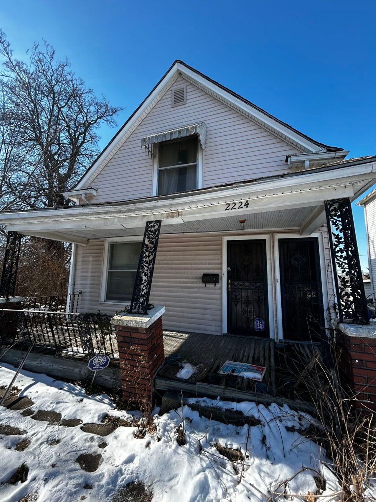 listing, photo 1
