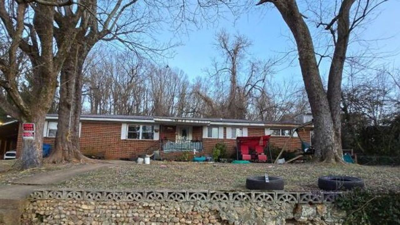 listing, photo 1