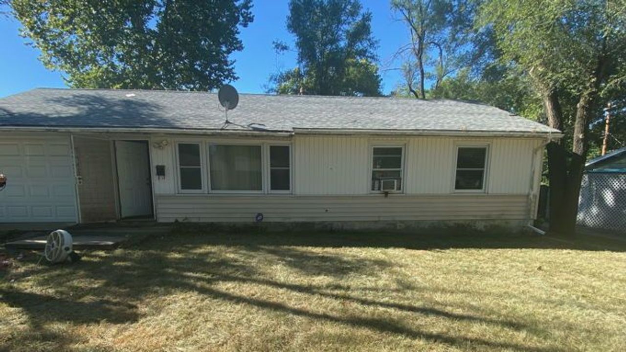 listing, photo 1